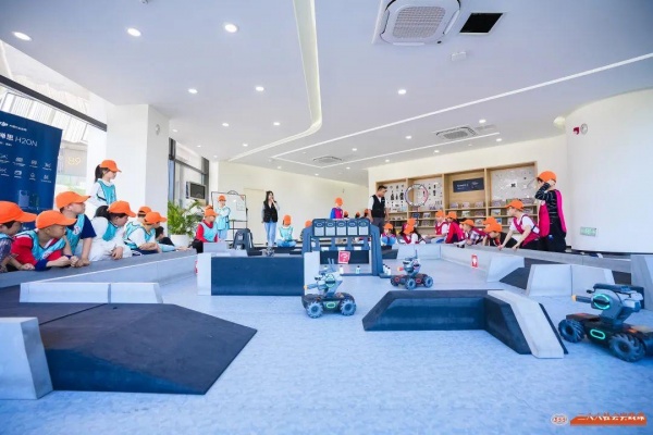 蘇州三六六青少年社會實踐課探秘無人機研學旅行夏令營開營了